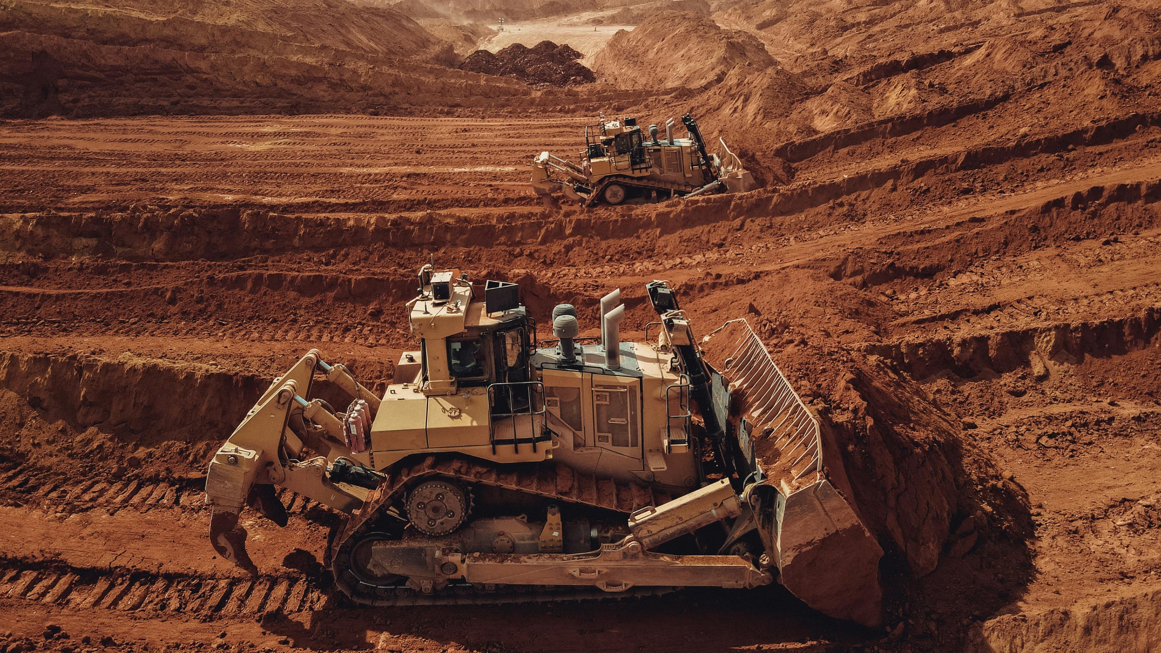 CAT D11 operando em mina a céu aberto